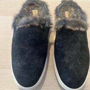 Vani Women's Black Suede Fur-Lined Slip-On Shoes